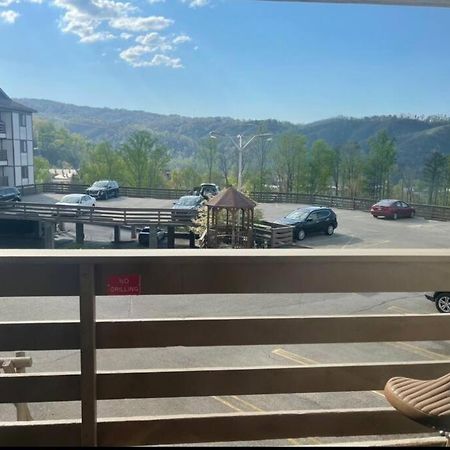 Relaxing Mountain Condo In Gatlinburg With City View ! מראה חיצוני תמונה